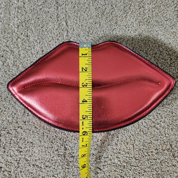 Red Lips Crossbody Purse - Picture 5 of 6